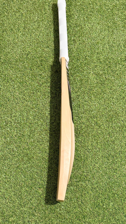 TBB Panthr Players Cricket Bat (2lb 9oz)