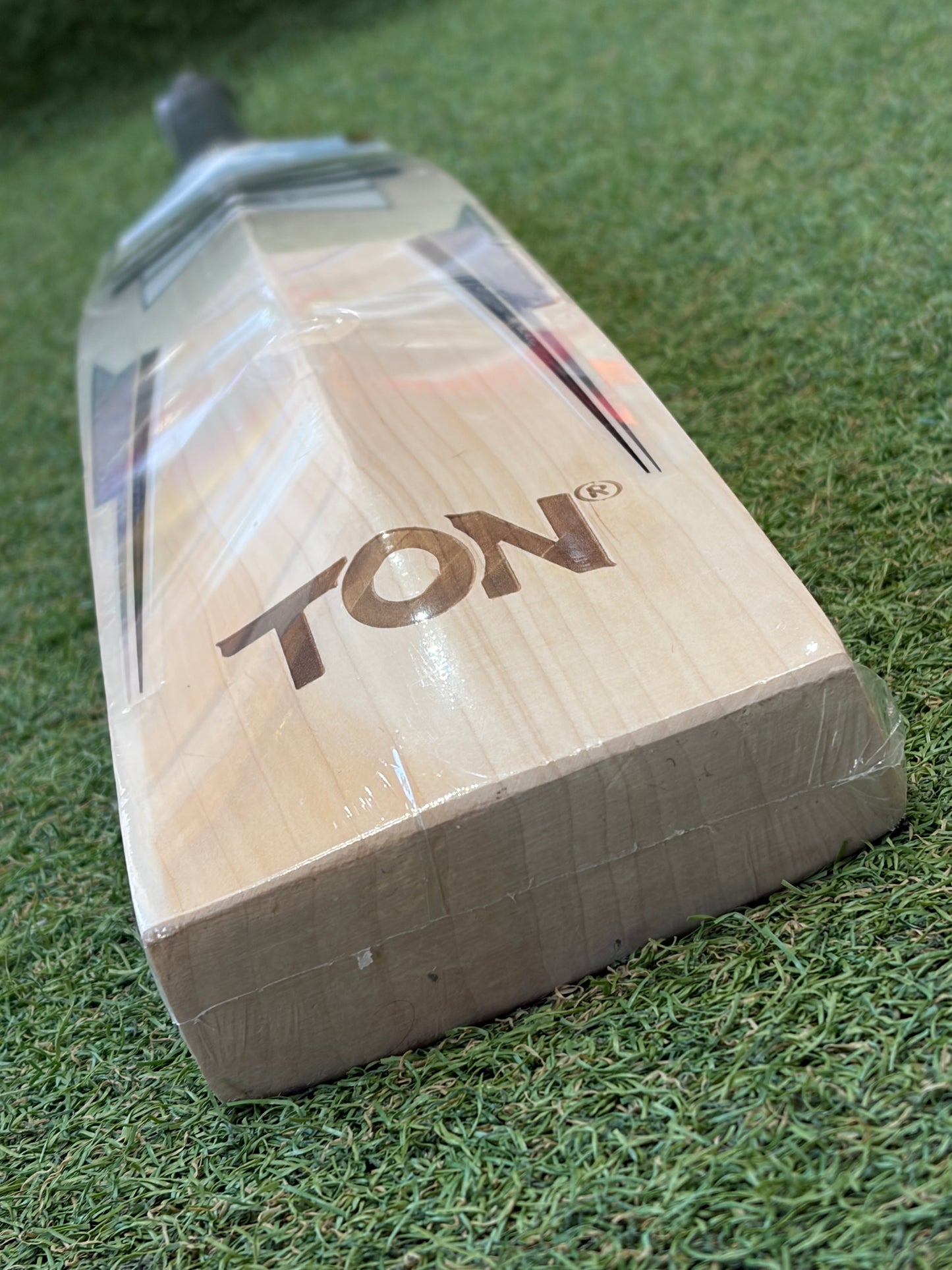 Ton Silver Edition Cricket Bat (2lb 9oz)