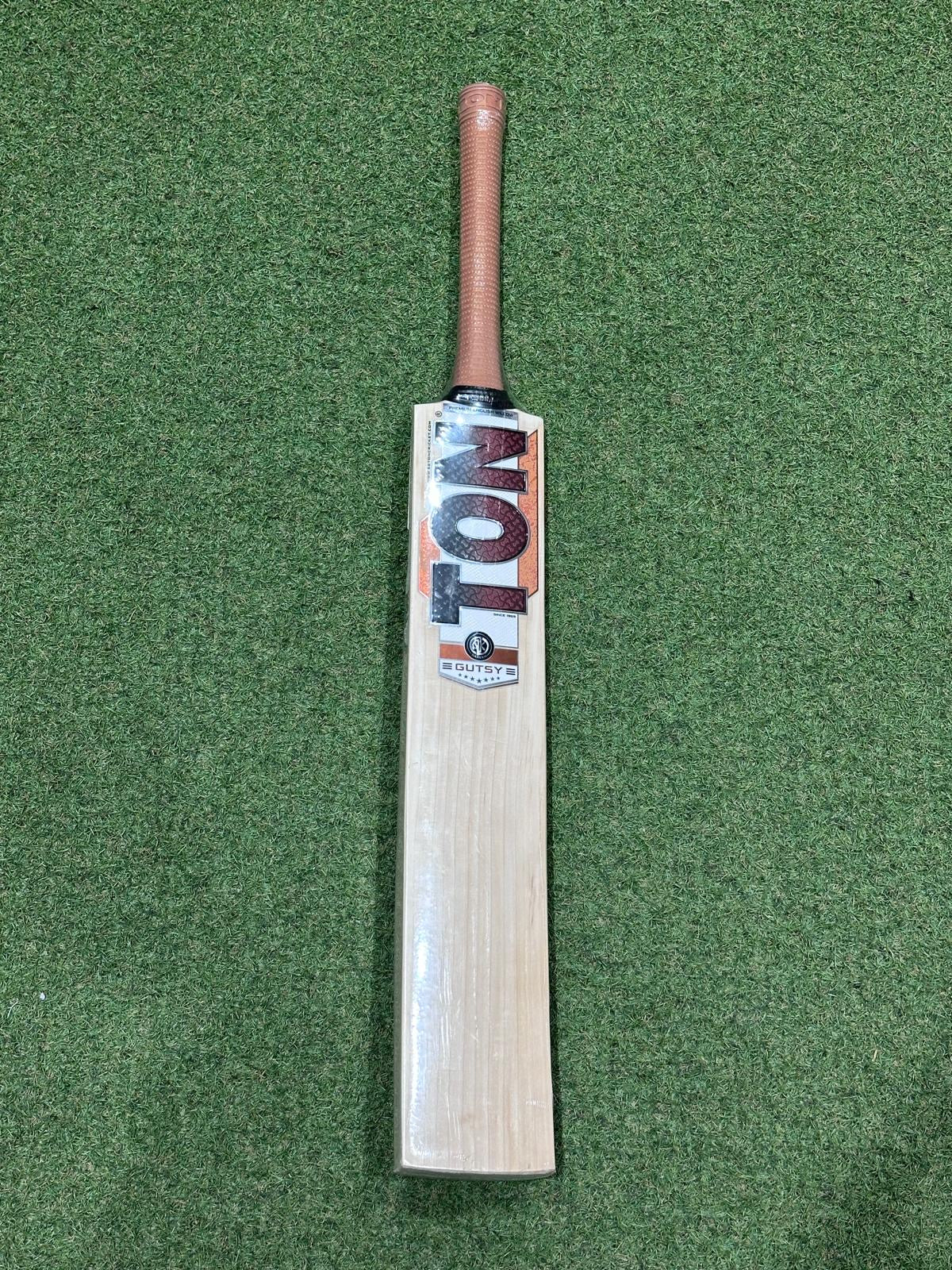 Ton Gutsy Harrow Junior Cricket Bat (2lb 5oz)
