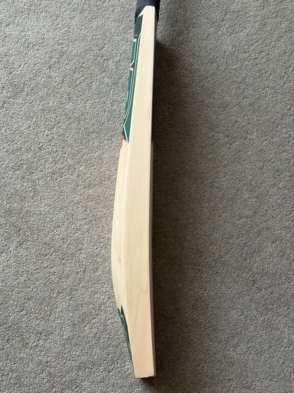 MB Malik UMZ Signature Cricket Bat (2lb 7oz)