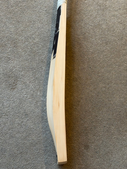 CA Pro Blackout Players Cricket Bat (2lb 10oz)