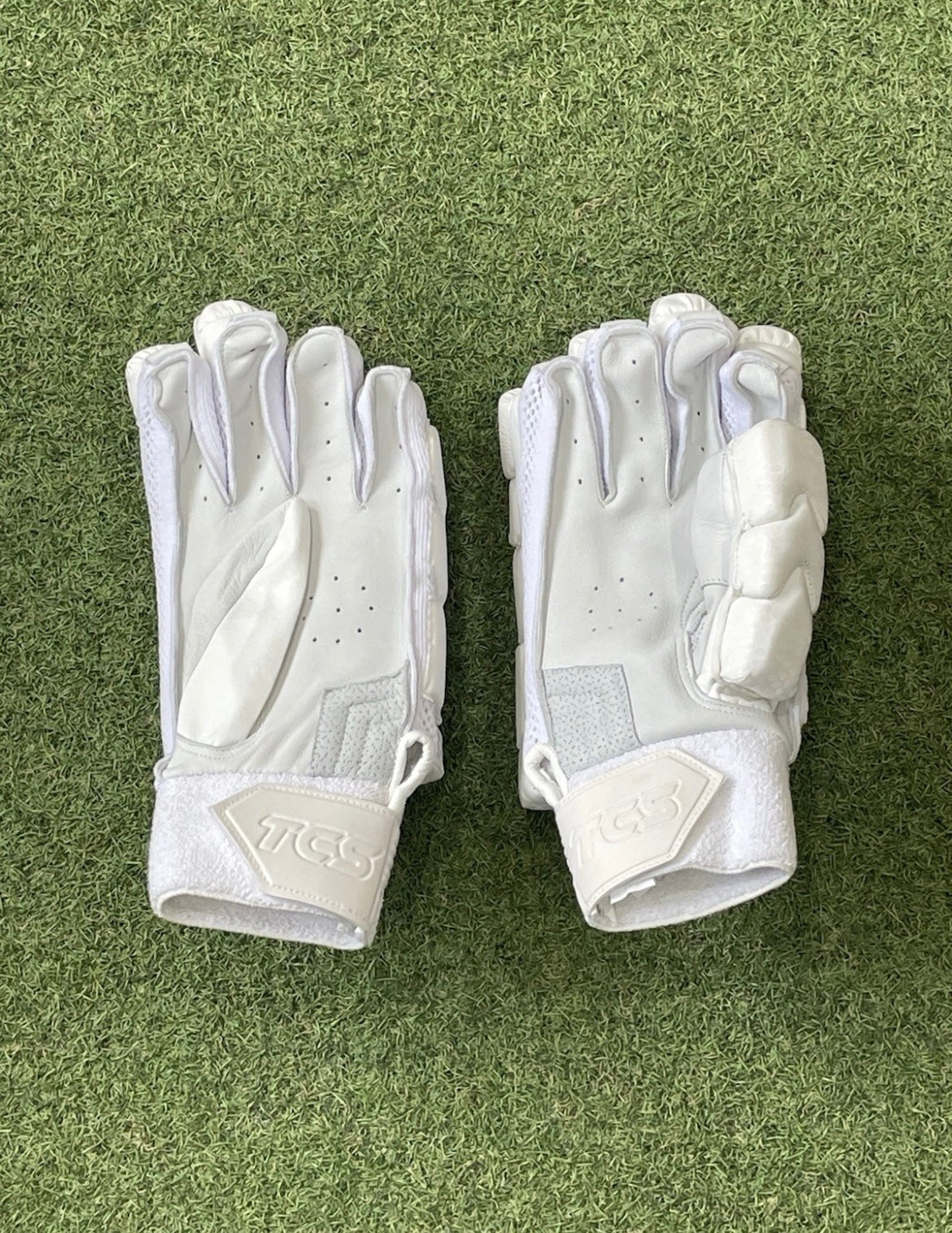 TCS Players Edition Hybrid Batting Gloves
