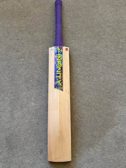 Infinity Peace Out Cricket Bat (2lb 13oz)