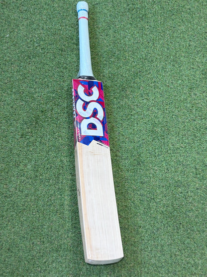 DSC Intense Attitude Cricket Bat (2lb 9oz)