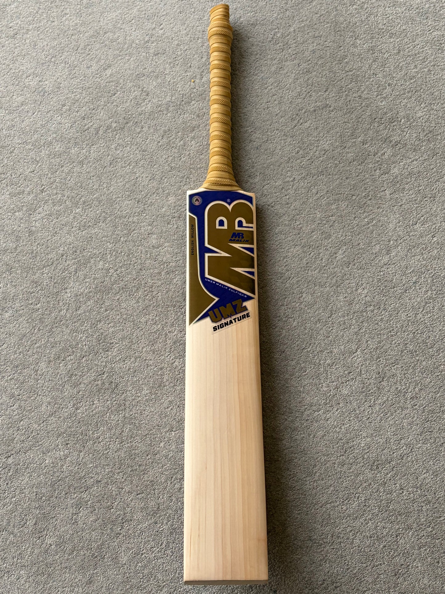 MB Malik UMZ Signature Cricket Bat (2lb 10oz)