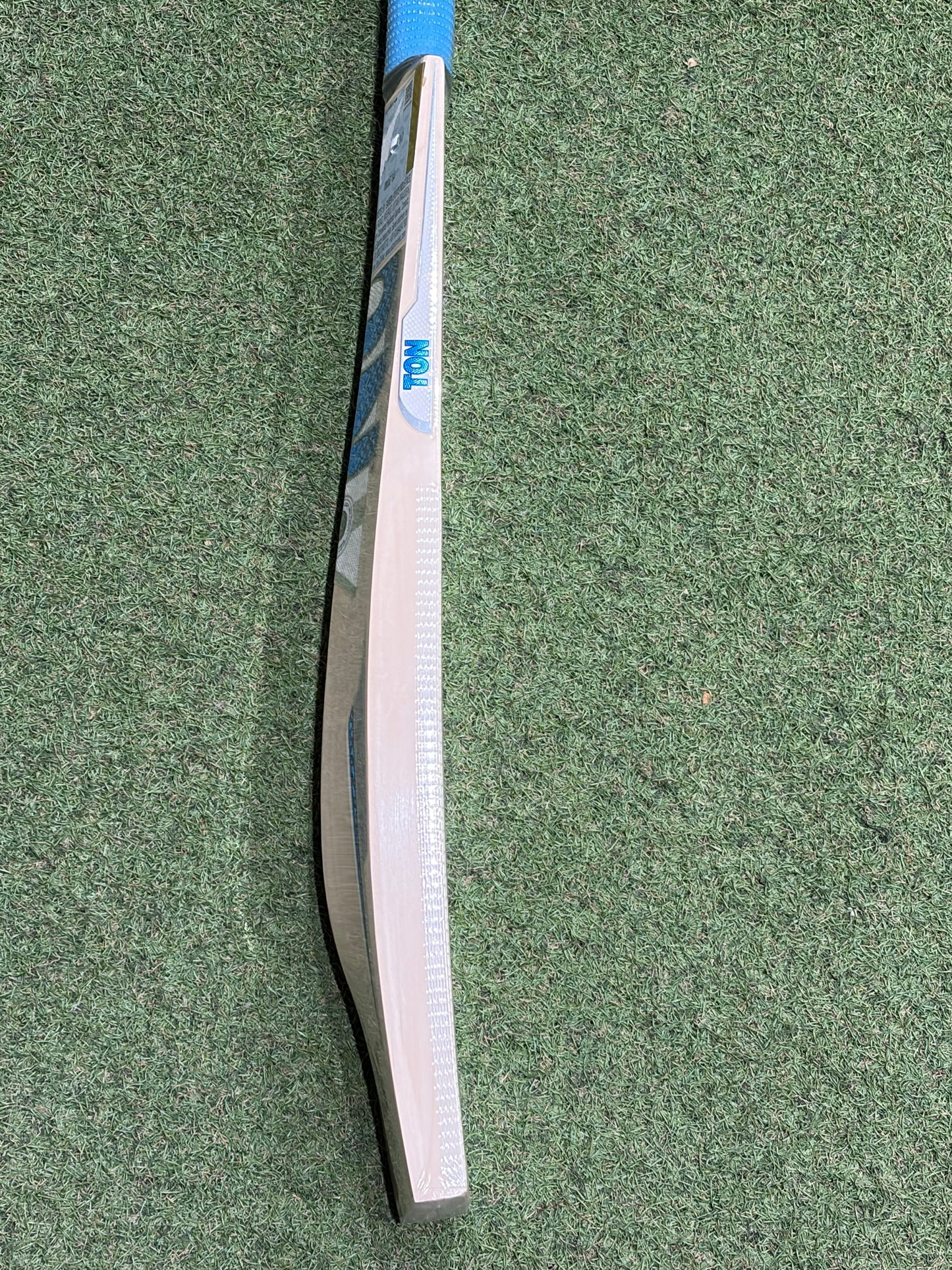 SS Ton Elite Harrow Junior Cricket Bat (2lb 6oz)