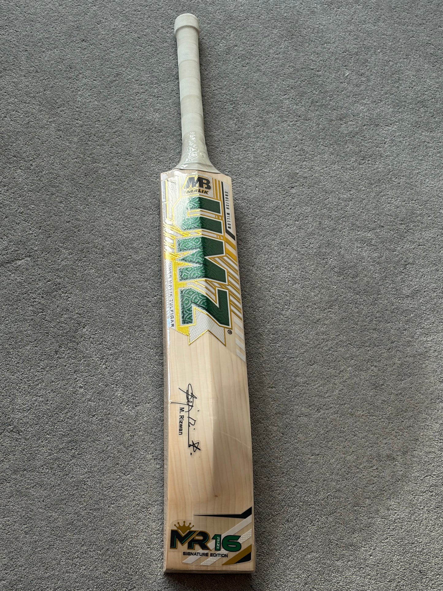 MB Malik Mohammed Rizwan Players Cricket Bat (2lb 8oz)