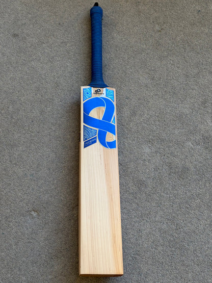 Infinity Genesis Players Cricket Bat (2lb 10oz)