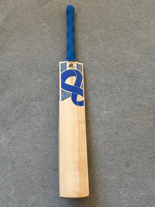 Infinity Custom Cricket Bat (2lb 12oz)