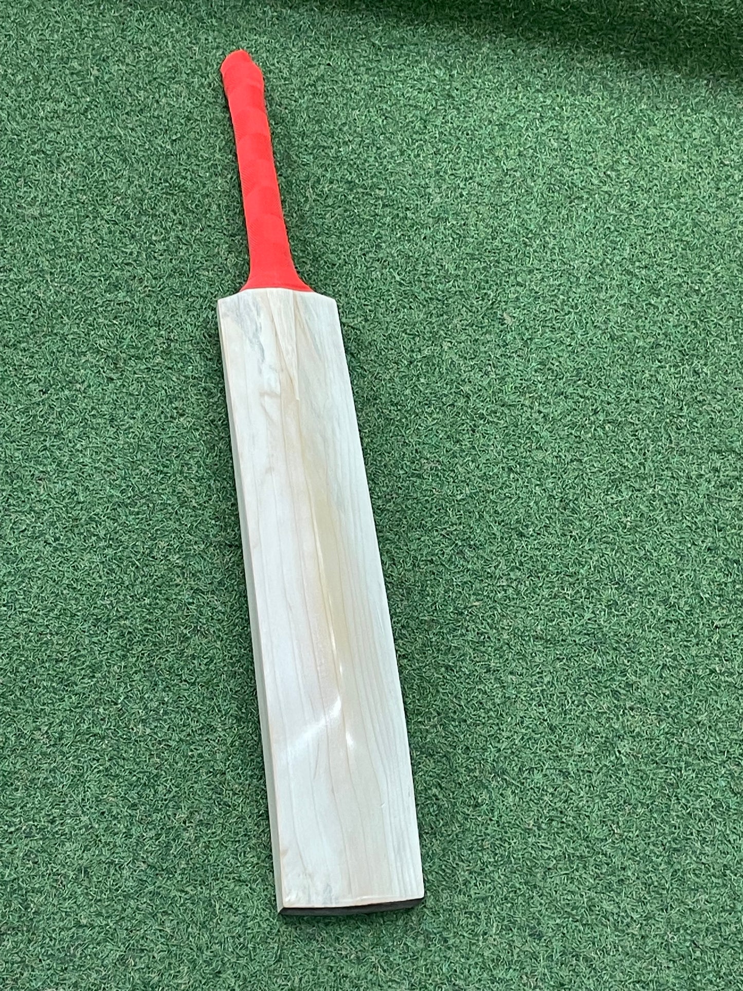 MB Malik Plain Cricket Bat (2lb 8oz)