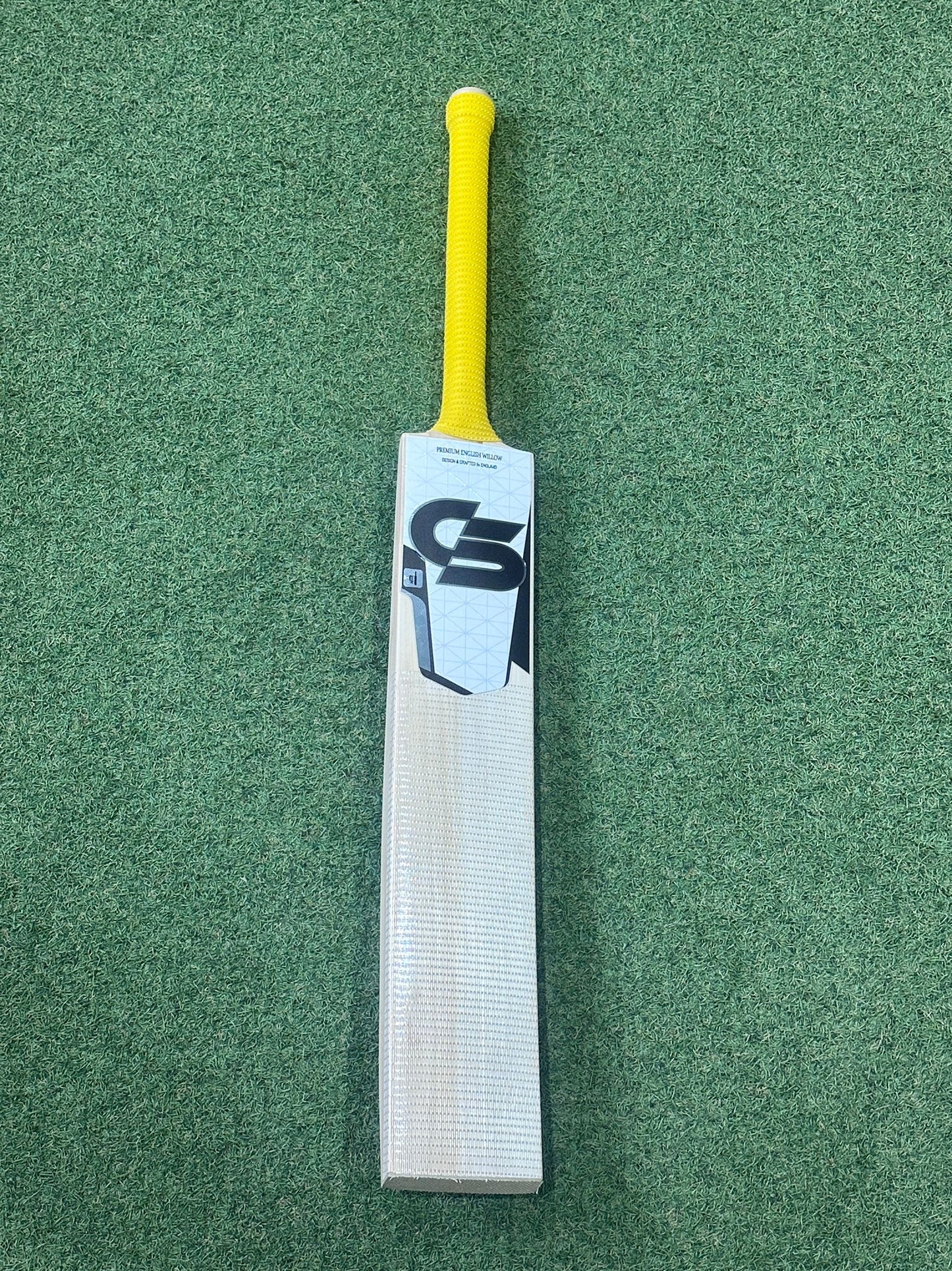 Cricket Station Brett Louis D’Oliveria Players Cricket Bat (2lb 10oz)
