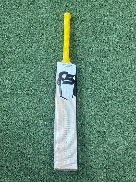 Cricket Station Brett Louis D’Oliveria Players Cricket Bat (2lb 10oz)