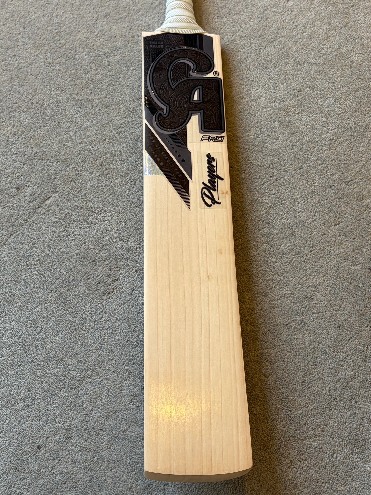 CA Pro Blackout Players Cricket Bat (2lb 10oz)