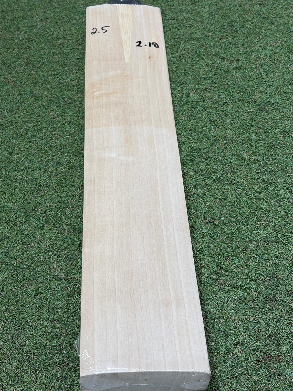 MB Malik UMZ Plain Cricket Bat (2lb 10oz)