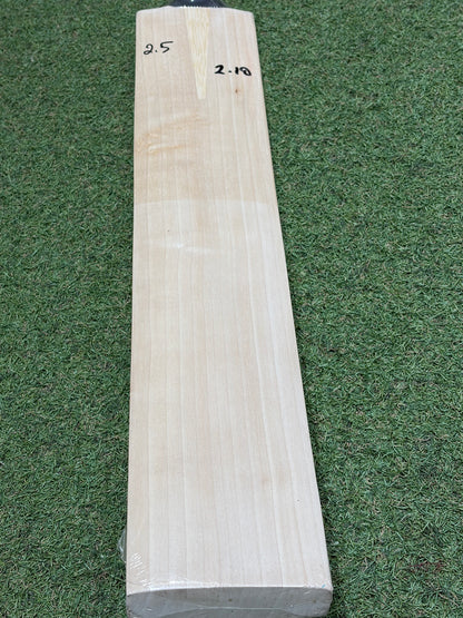 MB Malik UMZ Plain Cricket Bat (2lb 10oz)