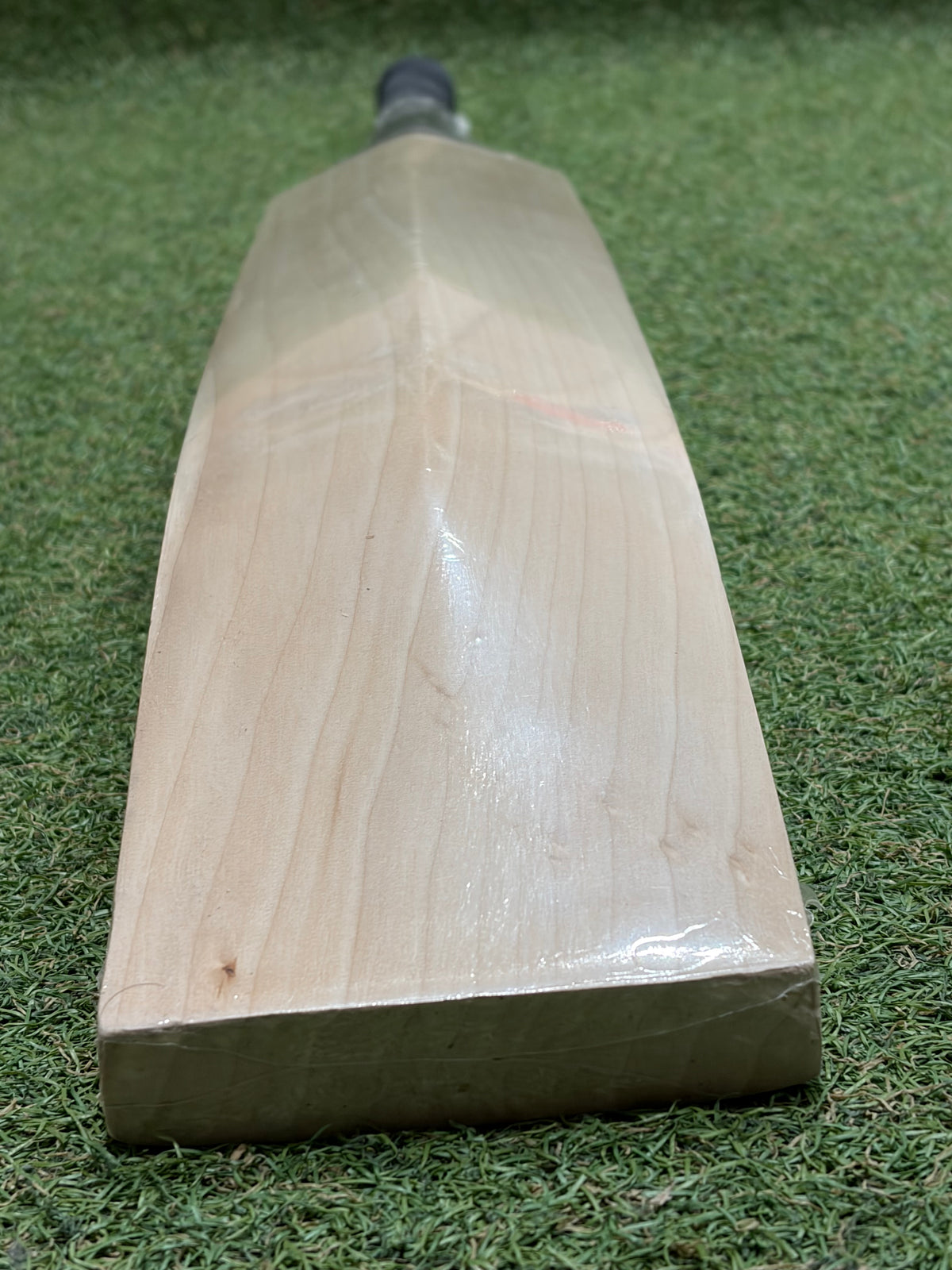 MB Malik UMZ Plain Cricket Bat (2lb 10oz)