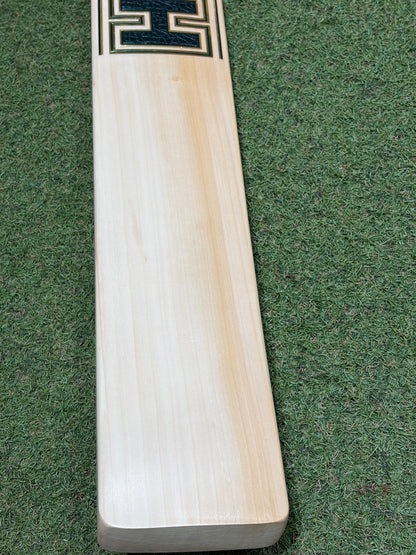 Hell 4 Leather (H4L) Pro Grade Cricket Bat (2lb 10oz)