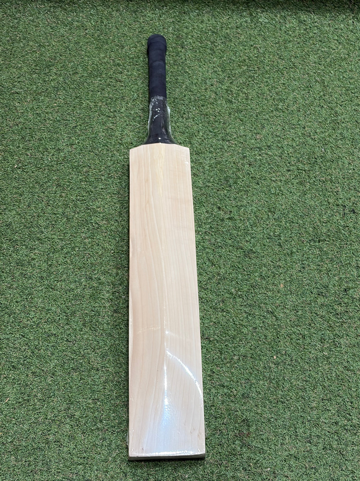 MB Malik UMZ Plain Cricket Bat (2lb 10oz)