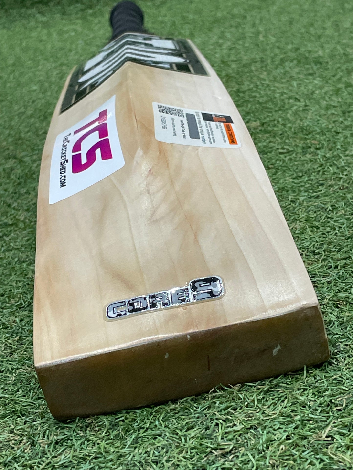 HS Core 9 Cricket Bat (2lb 8oz)