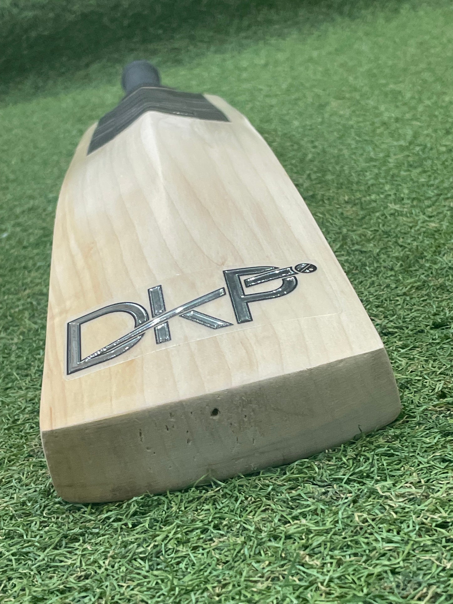 DKP Black Edition Cricket Bat (2lb 8oz)