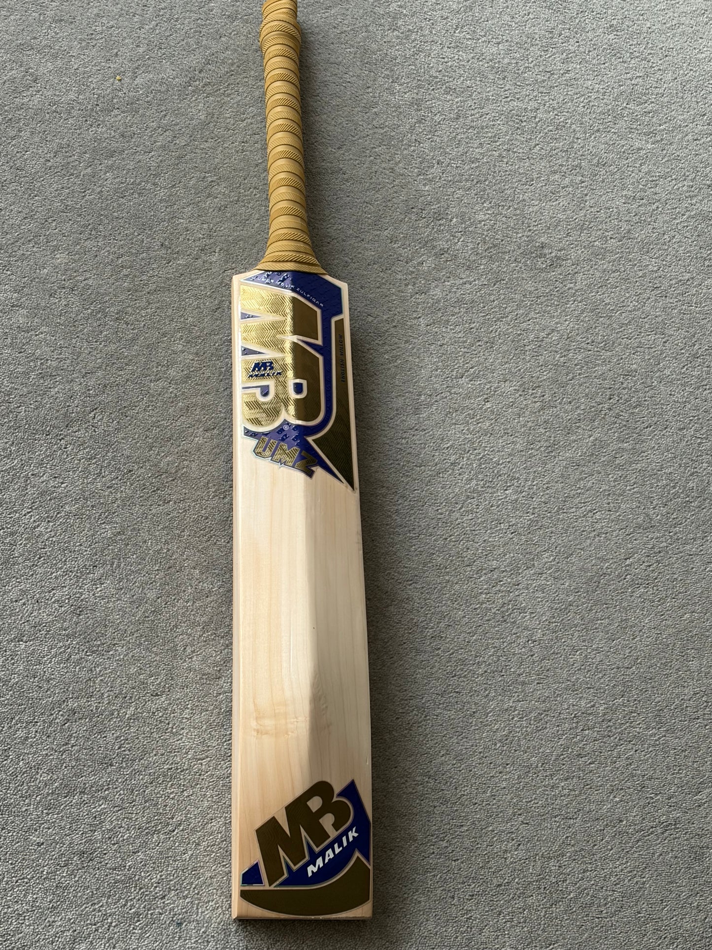 MB Malik UMZ Signature Cricket Bat (2lb 10oz)