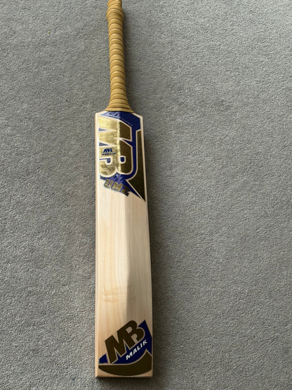 MB Malik UMZ Signature Cricket Bat (2lb 10oz)