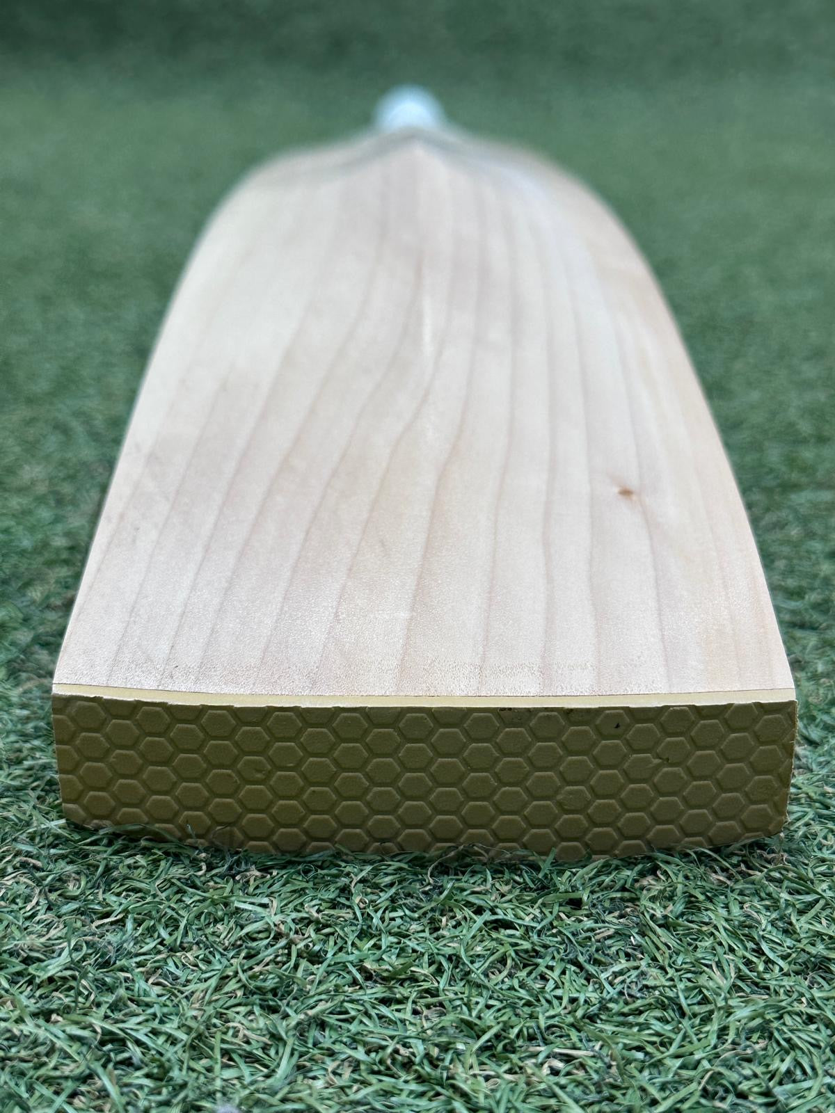 Cricket Station Plain Pro Grade Cricket Bat (2lb 11oz)