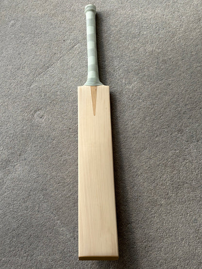 Plain SB LH Cricket Bat (2lb 10oz)