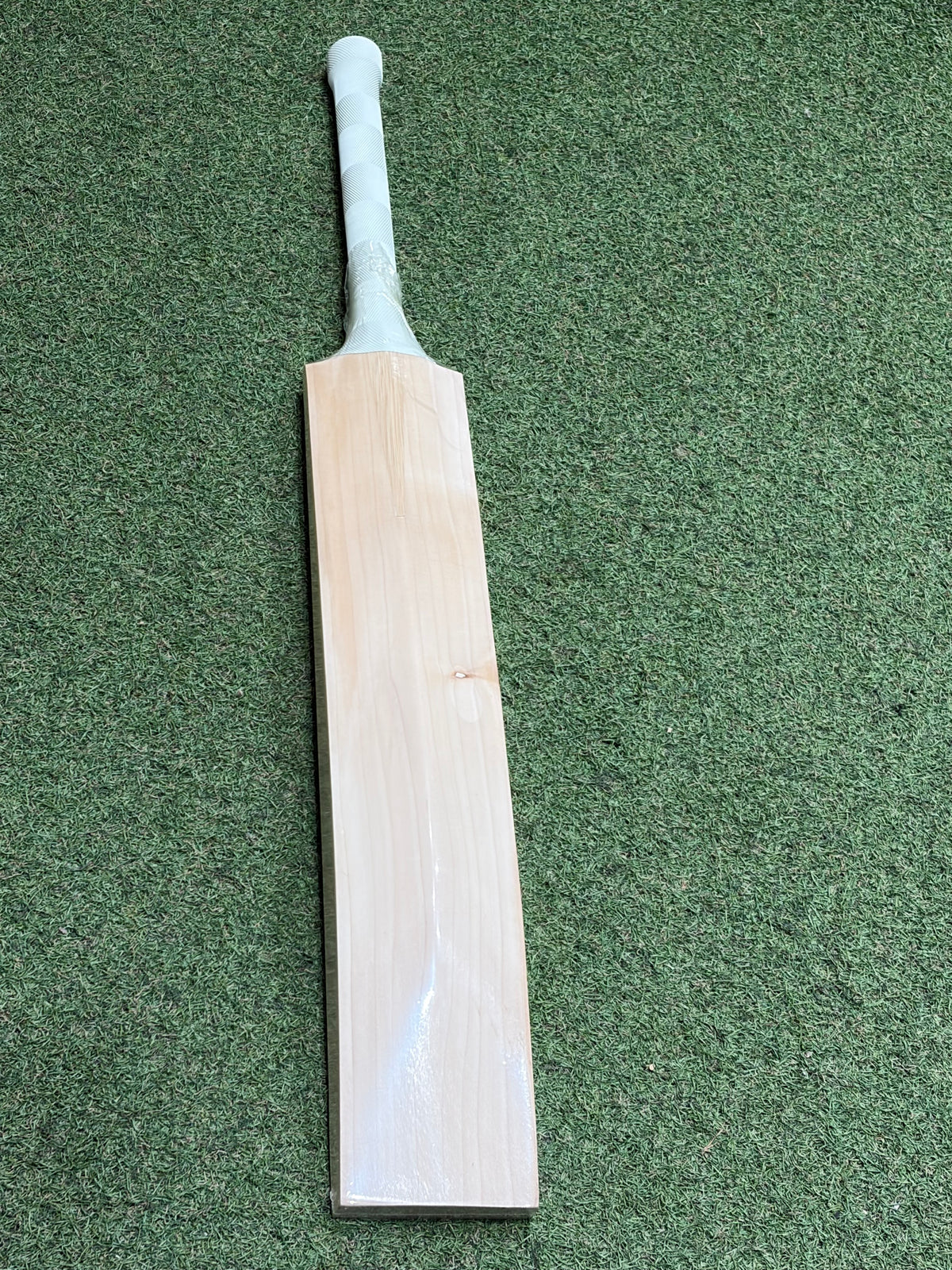 MB Malik UMZ Plain Players Cricket Bat (2lb 9oz)