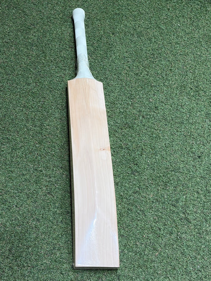MB Malik UMZ Plain Players Cricket Bat (2lb 9oz)
