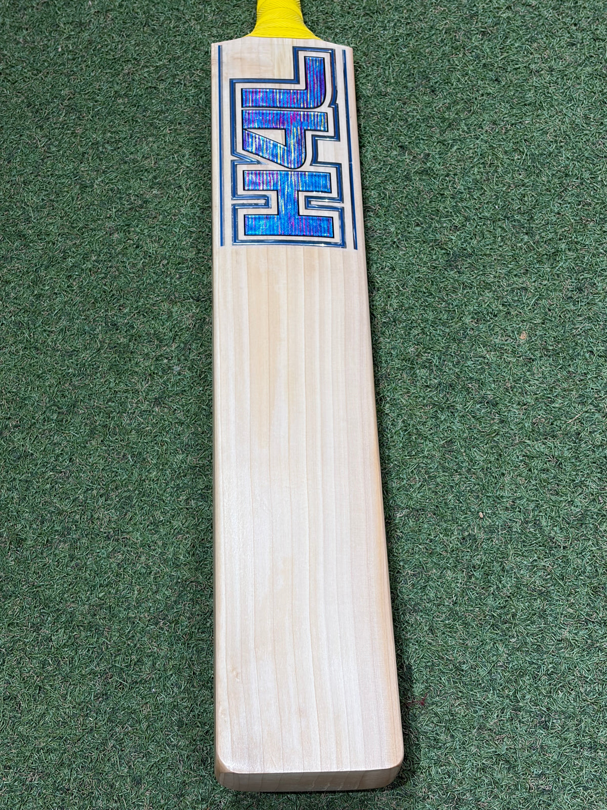 Hell 4 Leather (H4L) Pro Grade Cricket Bat (2lb 10oz)