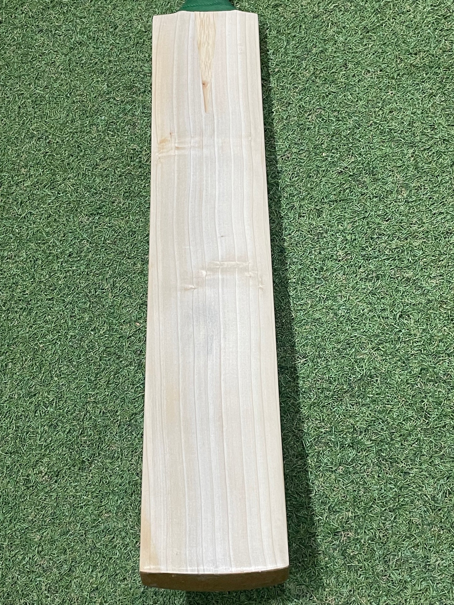 MB Malik Plain Cricket Bat (2lb 8oz)