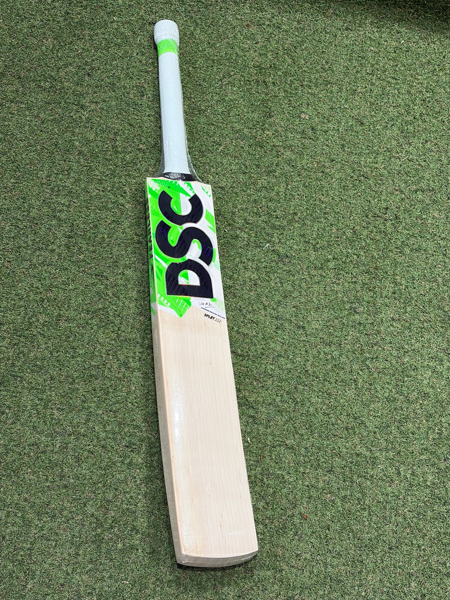 DSC Split 222 Cricket Bat (2lb 9oz)