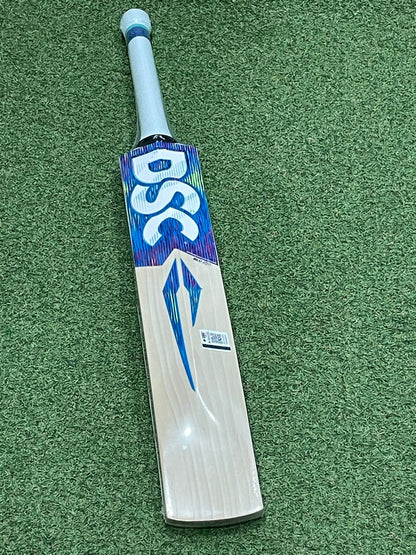 DSC Blu 450 Cricket Bat (2lb 9oz)