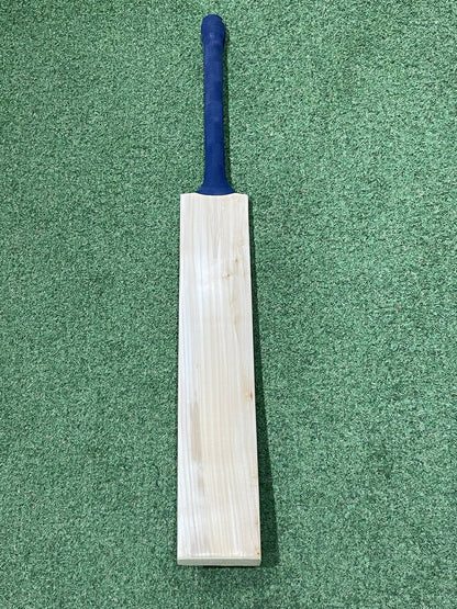 Cricket Station Plain Short Blade Long Handle Cricket Bat (2lb 11oz) - UK Made