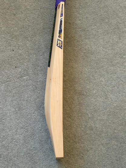 Infinity Peace Out Cricket Bat (2lb 11oz)