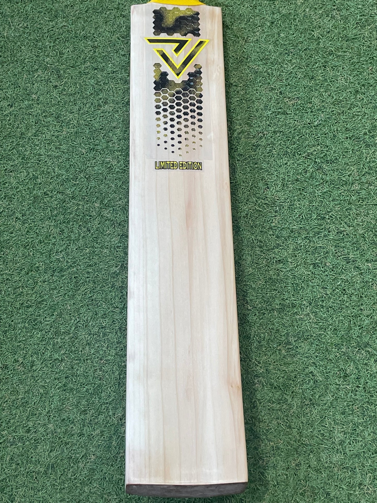 Vader Sports Limited Edition Cricket Bat (2lb 8oz)