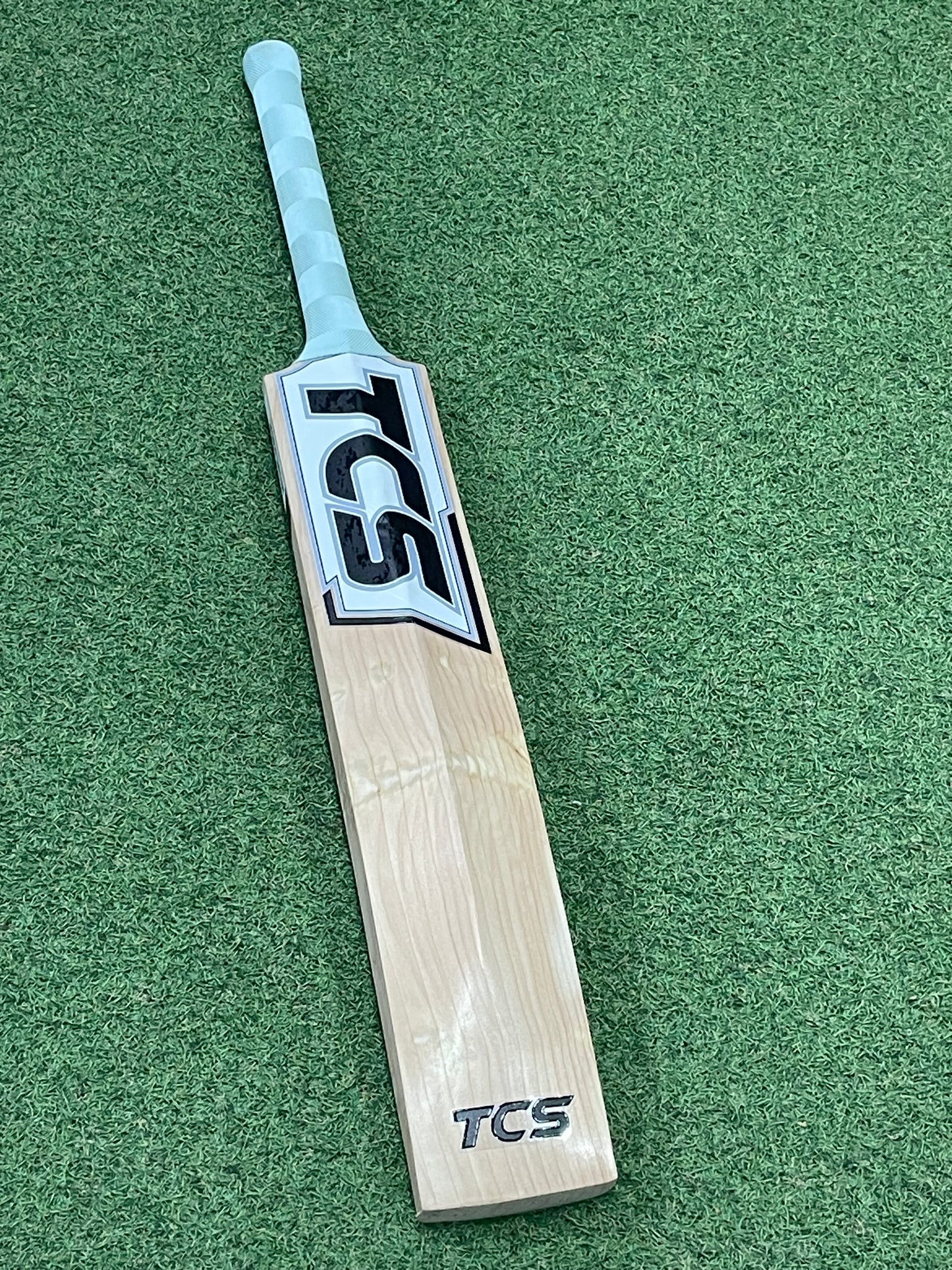 TCS White Edition Butterfly Cricket Bat (2lb 8oz)