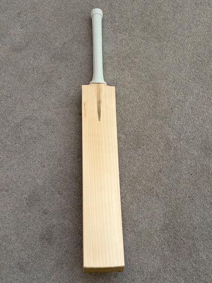 Plain Players UK Made Cricket Bat (2lb 9oz)