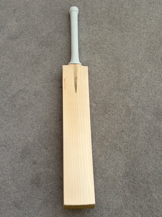 Plain Players UK Made Cricket Bat (2lb 9oz)