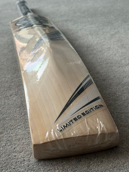 CA Pro Limited Edition Cricket Bat (2lb 10oz)