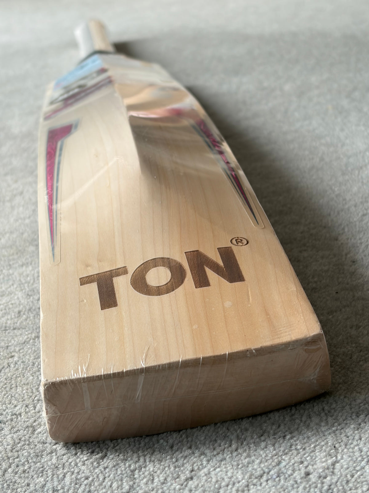 SS Ton Players Pro Tim Seifert Cricket Bat (2lb 9oz)