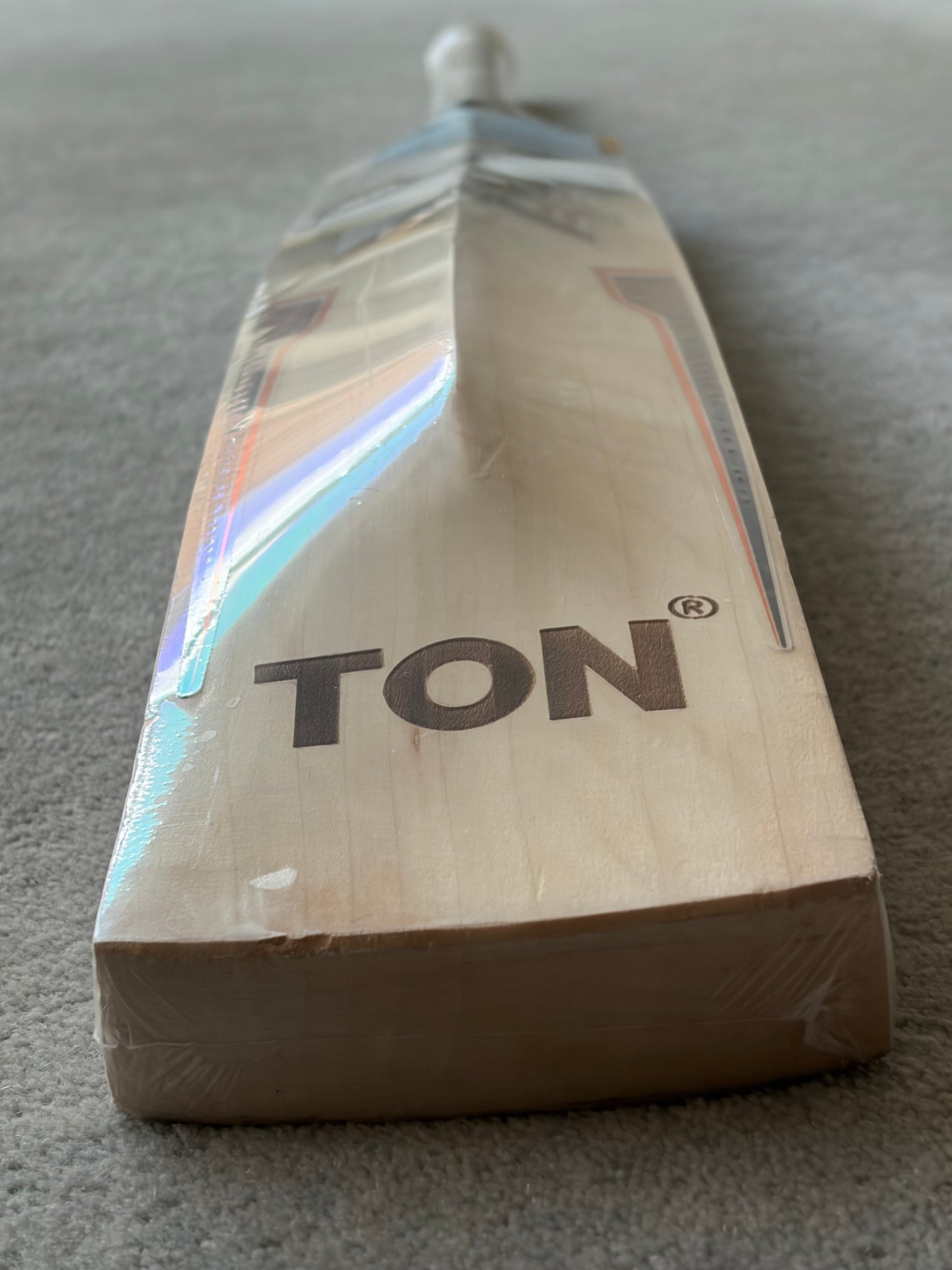 SS Ton Sky Stunner Cricket Bat (2lb 8oz)