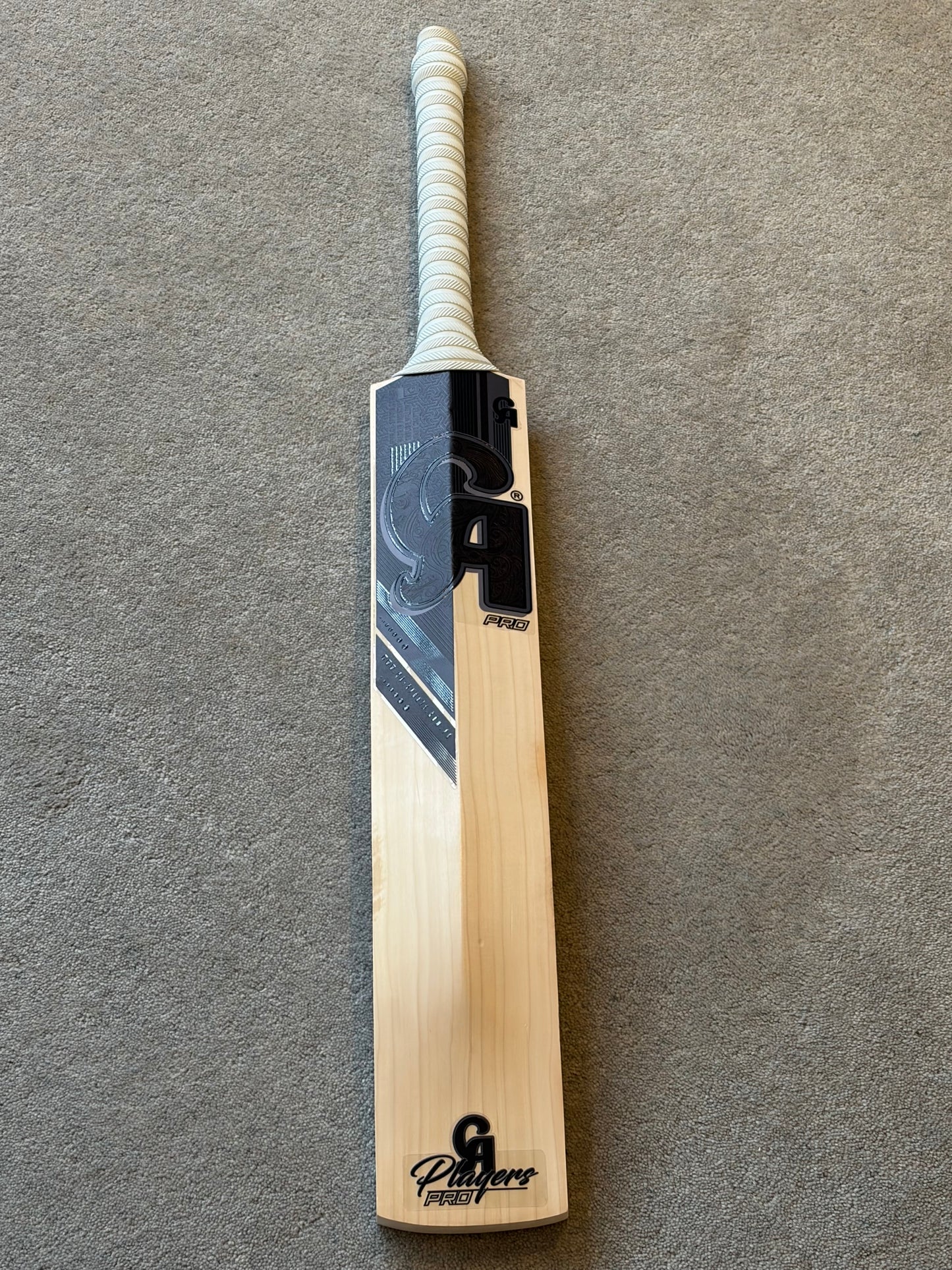 CA Pro Blackout Players Cricket Bat (2lb 10oz)
