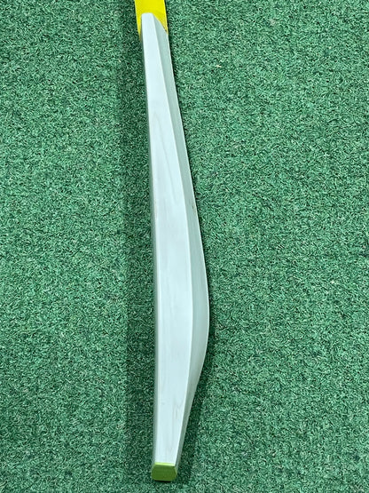 Cricket Station Plain Grade Two Cricket Bat (2lb 10oz)