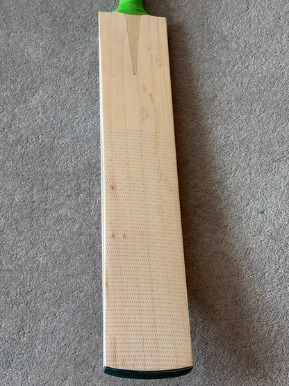 Plain High Grade UK Made Cricket Bat (2lb 11oz)