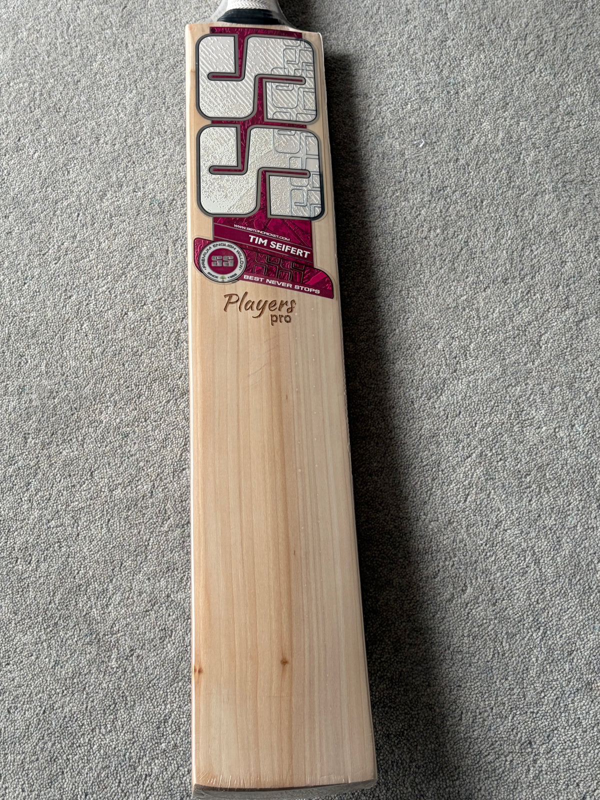 SS Ton Players Pro Tim Seifert Cricket Bat (2lb 9oz)