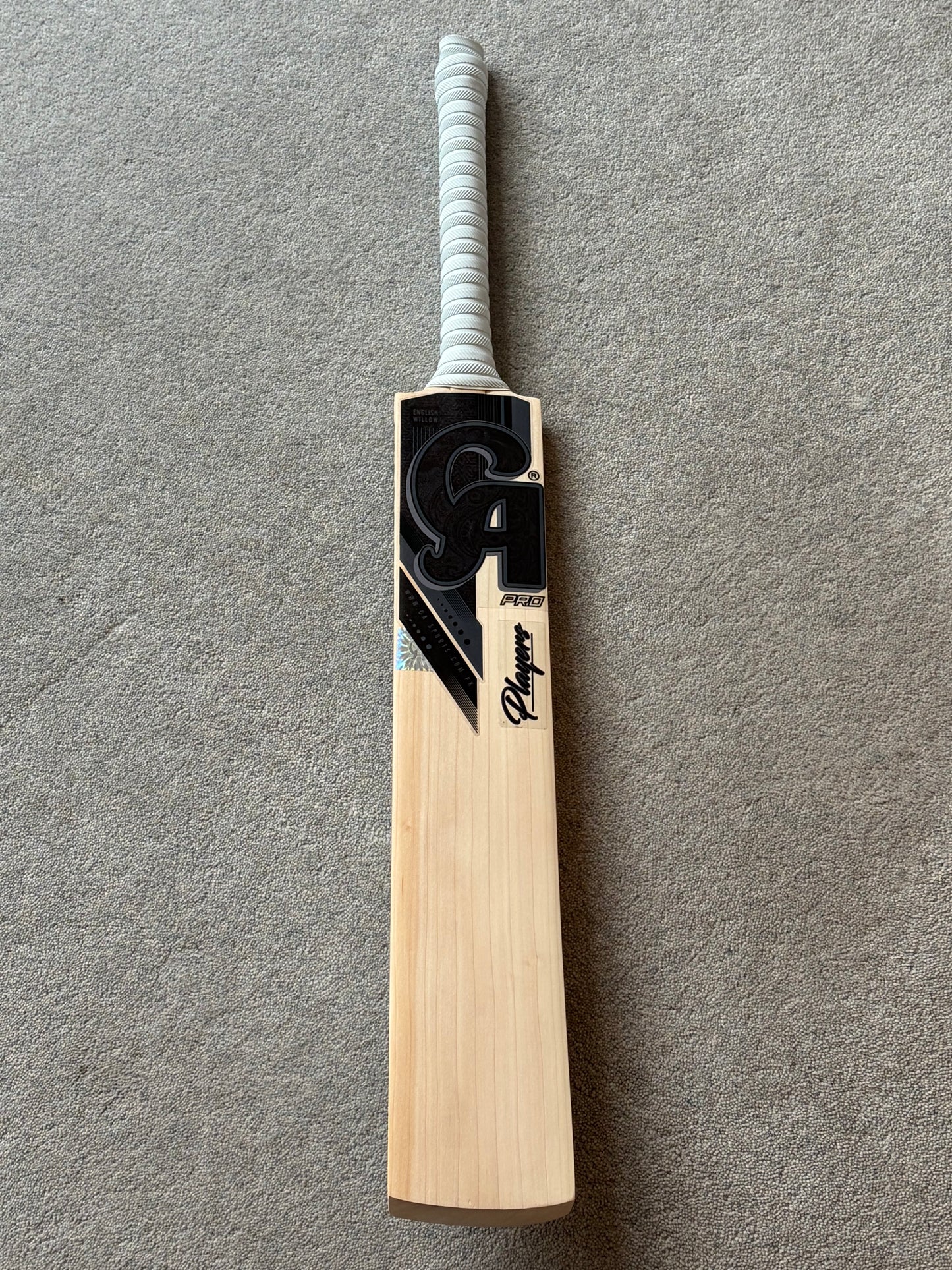 CA Pro Blackout Players Cricket Bat (2lb 10oz)