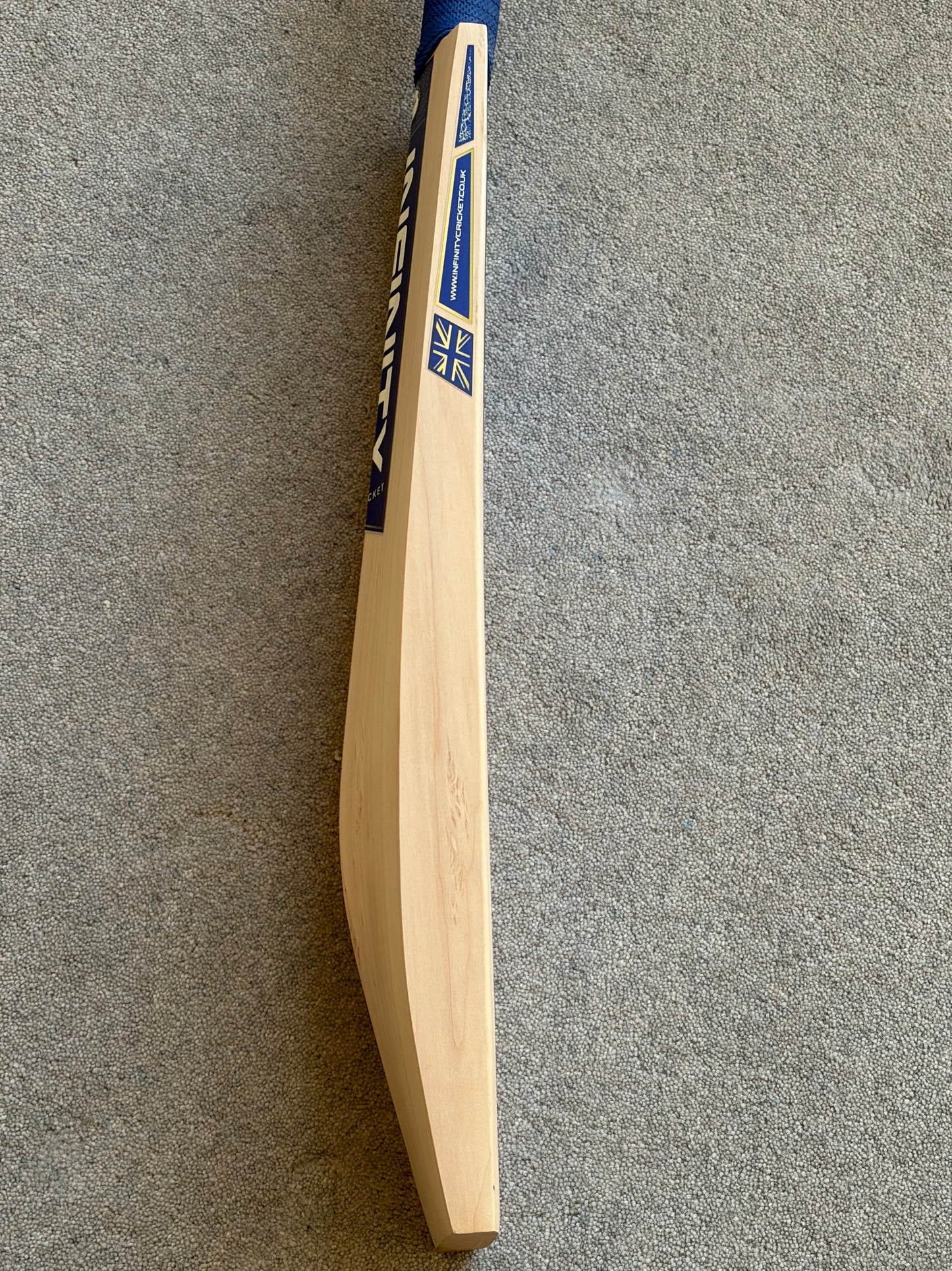 Infinity Genesis Players Cricket Bat (2lb 10oz)