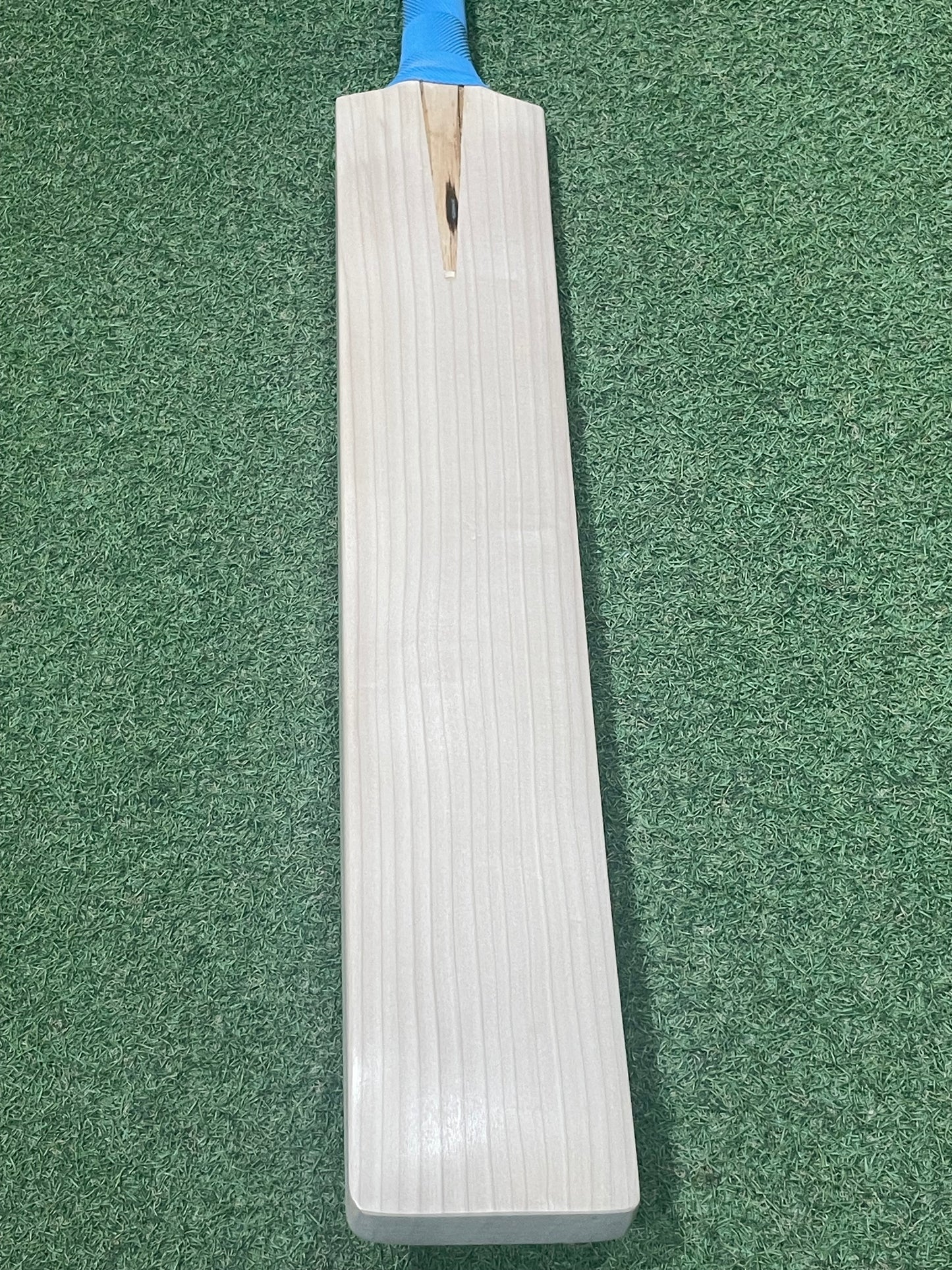 Plain Hell 4 Leather (H4L) Pro Grade Cricket Bat (2lb 11oz)